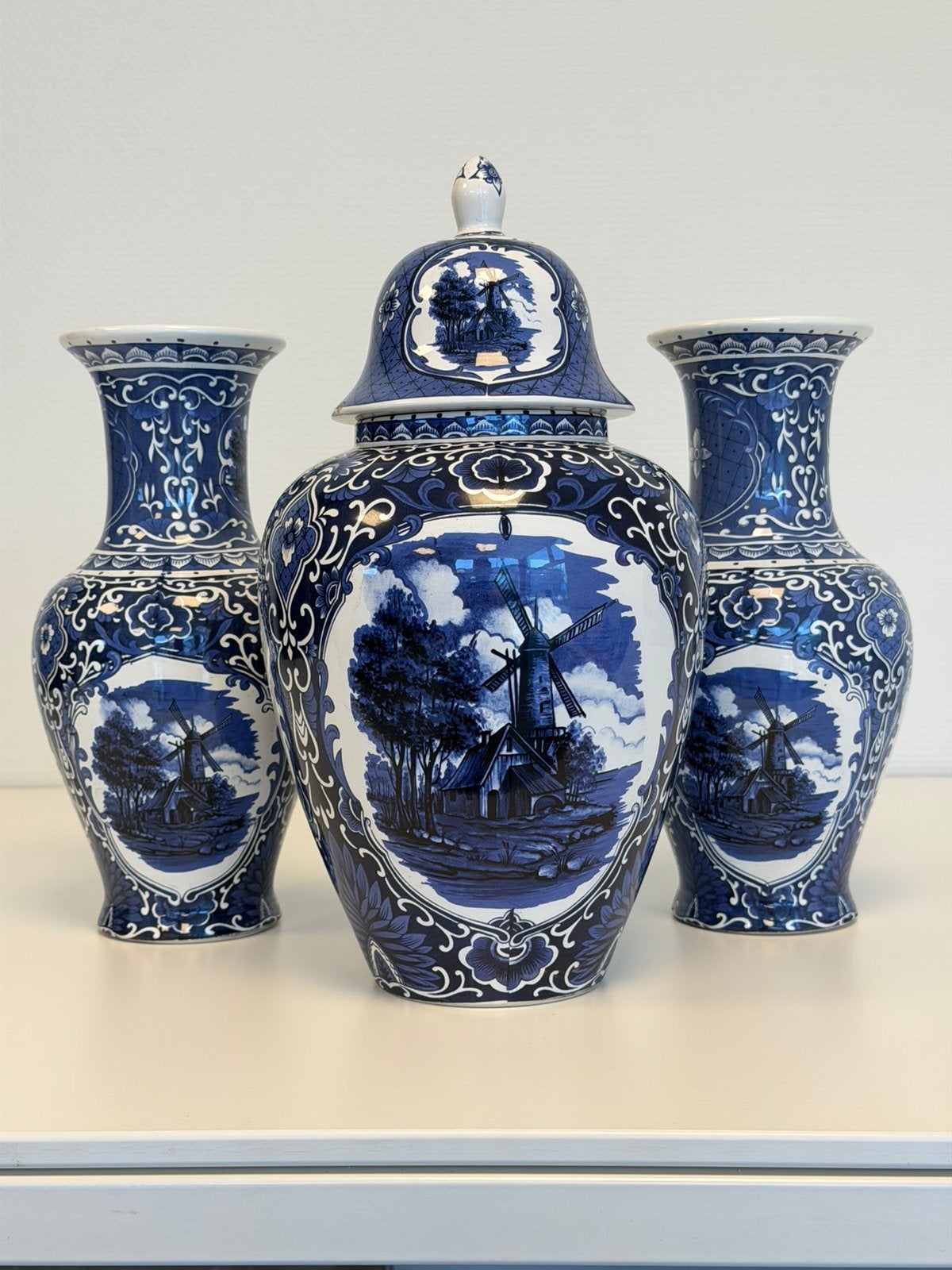 Ensemble Delft bleu, 3 moulins à vent, vases, couvercle, pot, Enlèvement ou Envoi
