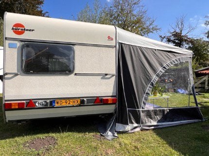 Burstner Club caravan met luifel en vast bed, 4 personen, Jusqu'à 4, 750 - 1000 kg, Particulier, Bürstner