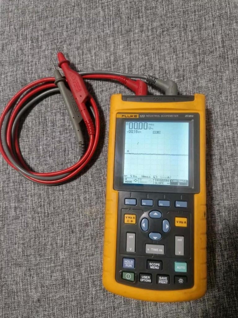 Mesureur de portée industriel Fluke 123, Bricolage & Construction, Instruments de mesure, Enlèvement ou Envoi, Comme neuf, Électricité
