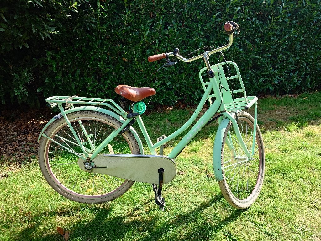 2 fietsen (Gazelle & Altec) om op te lappen of voor stukken, Fietsen en Brommers, Ophalen, Gazelle, Trommelrem, 16 tot 20 inch