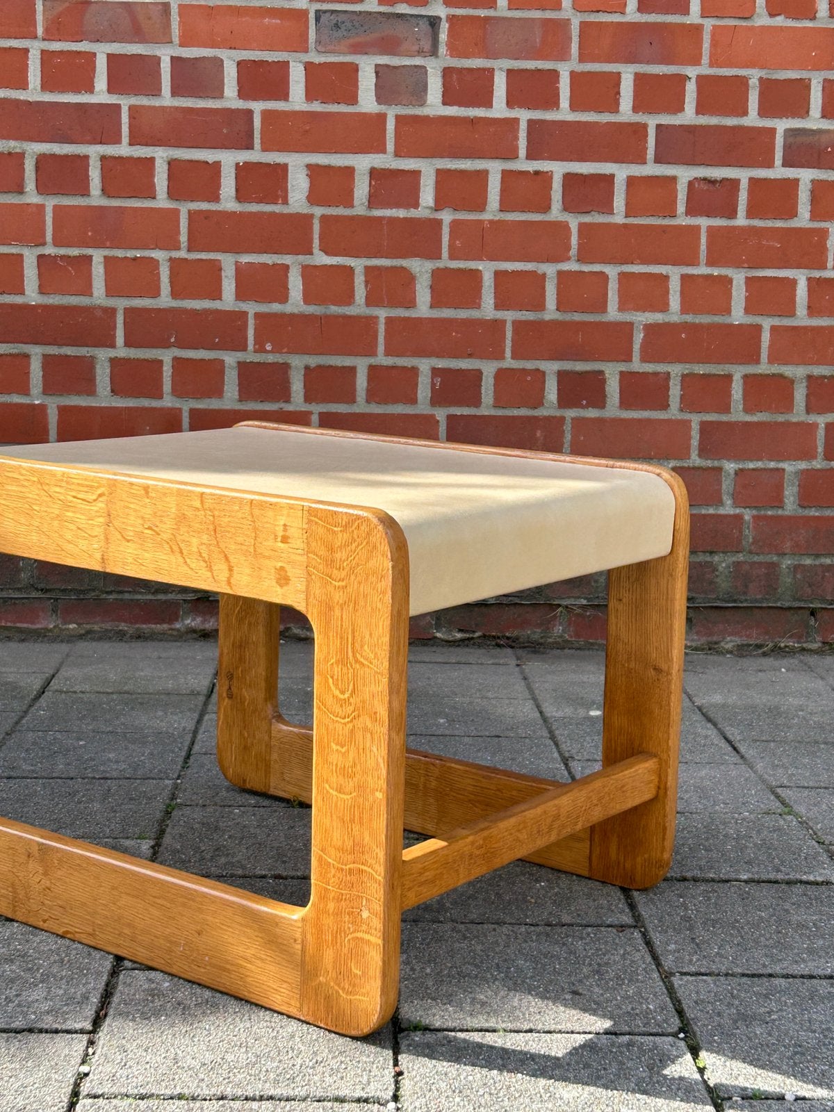 Vintage bijzettafel in massief hout, Minder dan 50 cm, Ophalen of Verzenden, Zo goed als nieuw, Overige vormen
