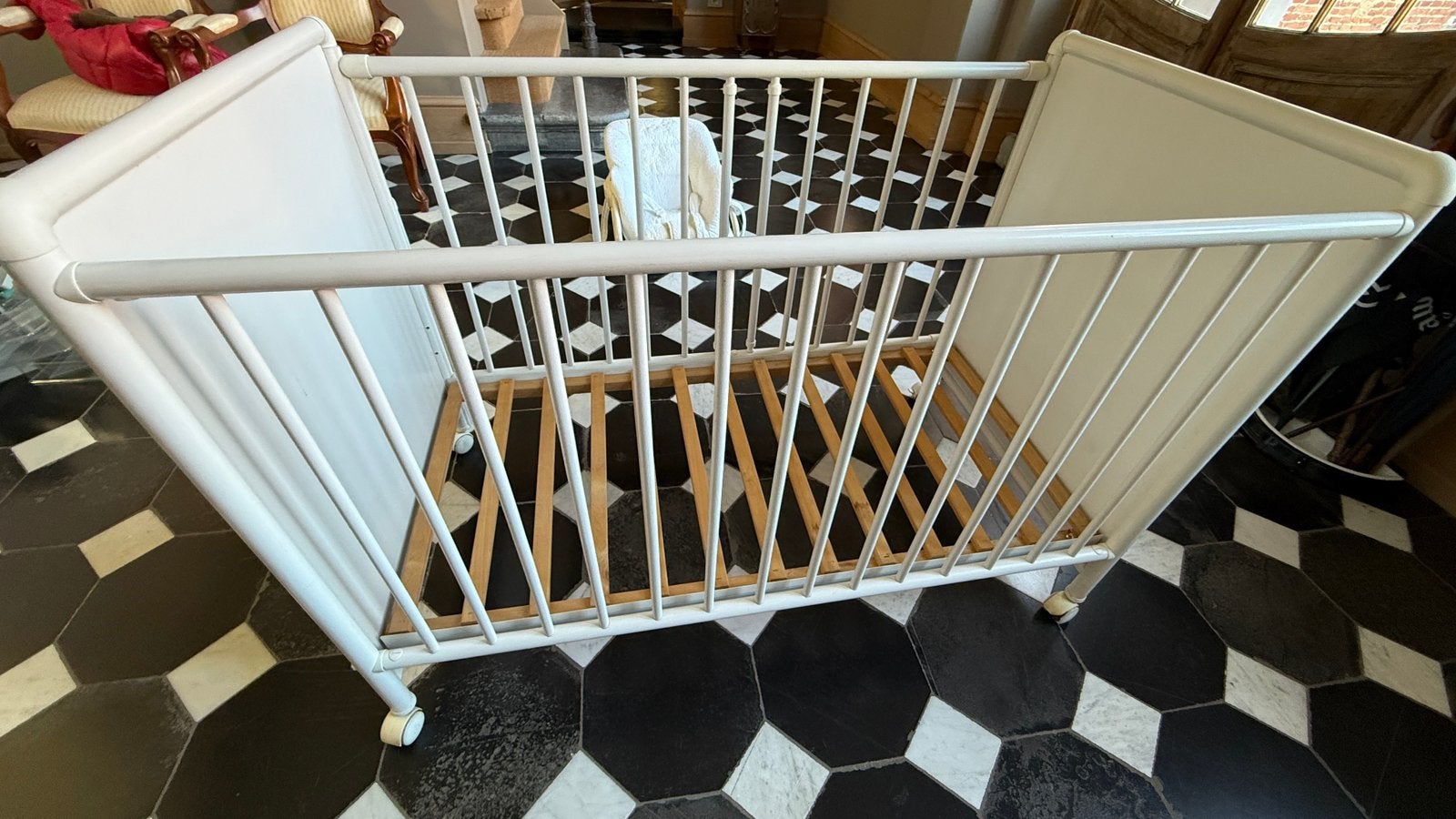 Babybed 120-60 wit+ matras + aerosleep, Enfants & Bébés, Sommier à lattes, Moins de 70 cm, Comme neuf, Enlèvement