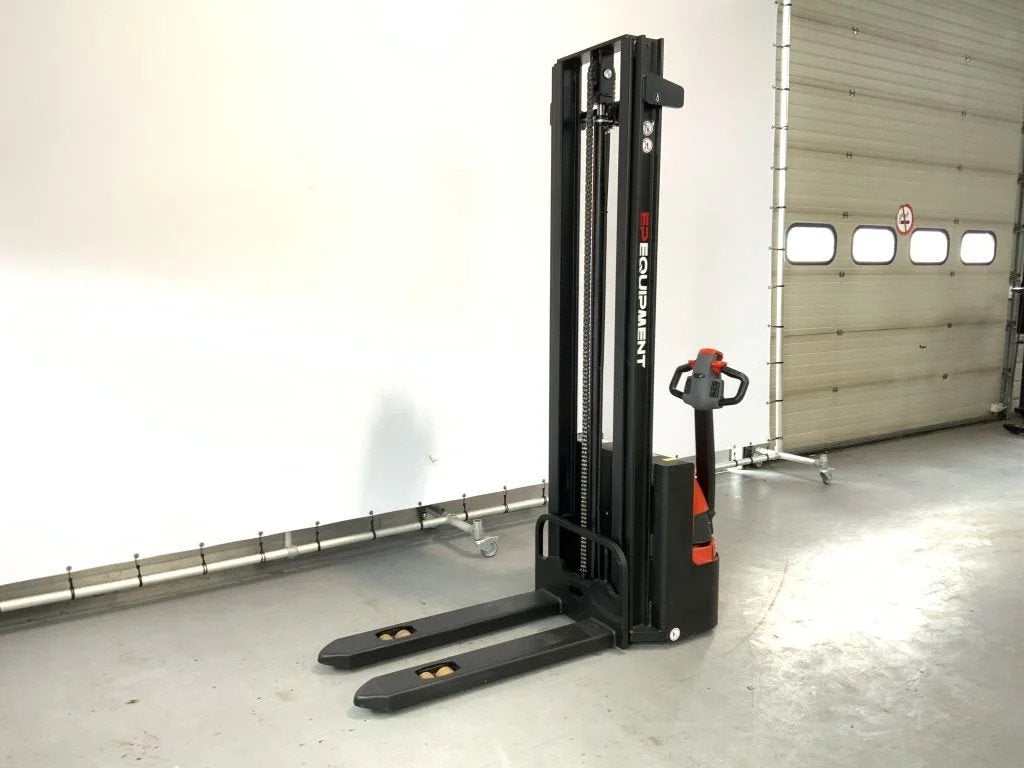 EP ES15-15 ES met een hefhoogte van 4,15 meter, Articles professionnels, Machines & Construction | Chariots élévateurs & Transport interne