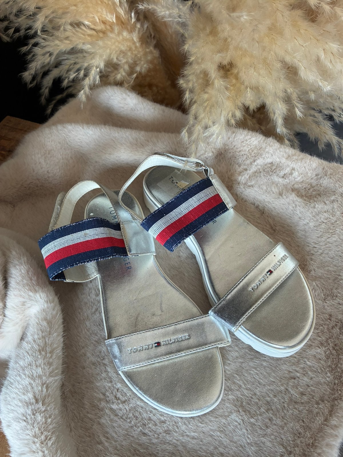 Sandales Tommy Hilfiger, Enlèvement ou Envoi, Comme neuf, Chaussures, Fille