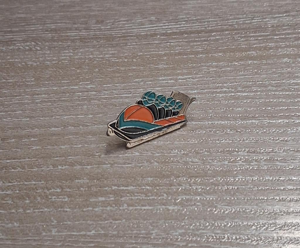 PIN - BOBSLEE - BOBSLEIGH, Envoi, Utilisé, Sport, Insigne ou Pin's