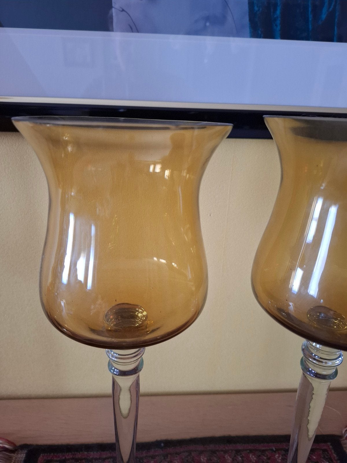 twee mooie glazen op voet 50 cm hoog, Ophalen