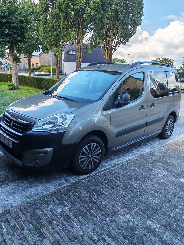 auto, Autos, Achat, 1496 kg, 7 places, 5 portes