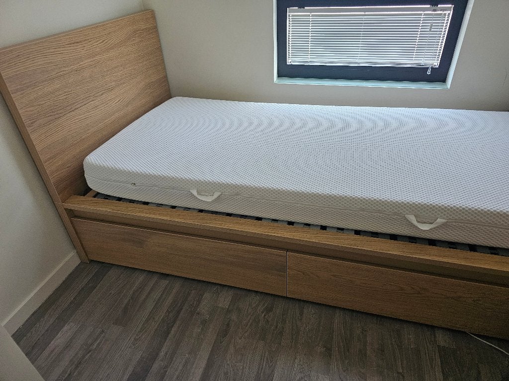 Lit+sommier+matelas+2 tiroirs de lits + commode, 90 cm, Beige, Enlèvement, 200 cm