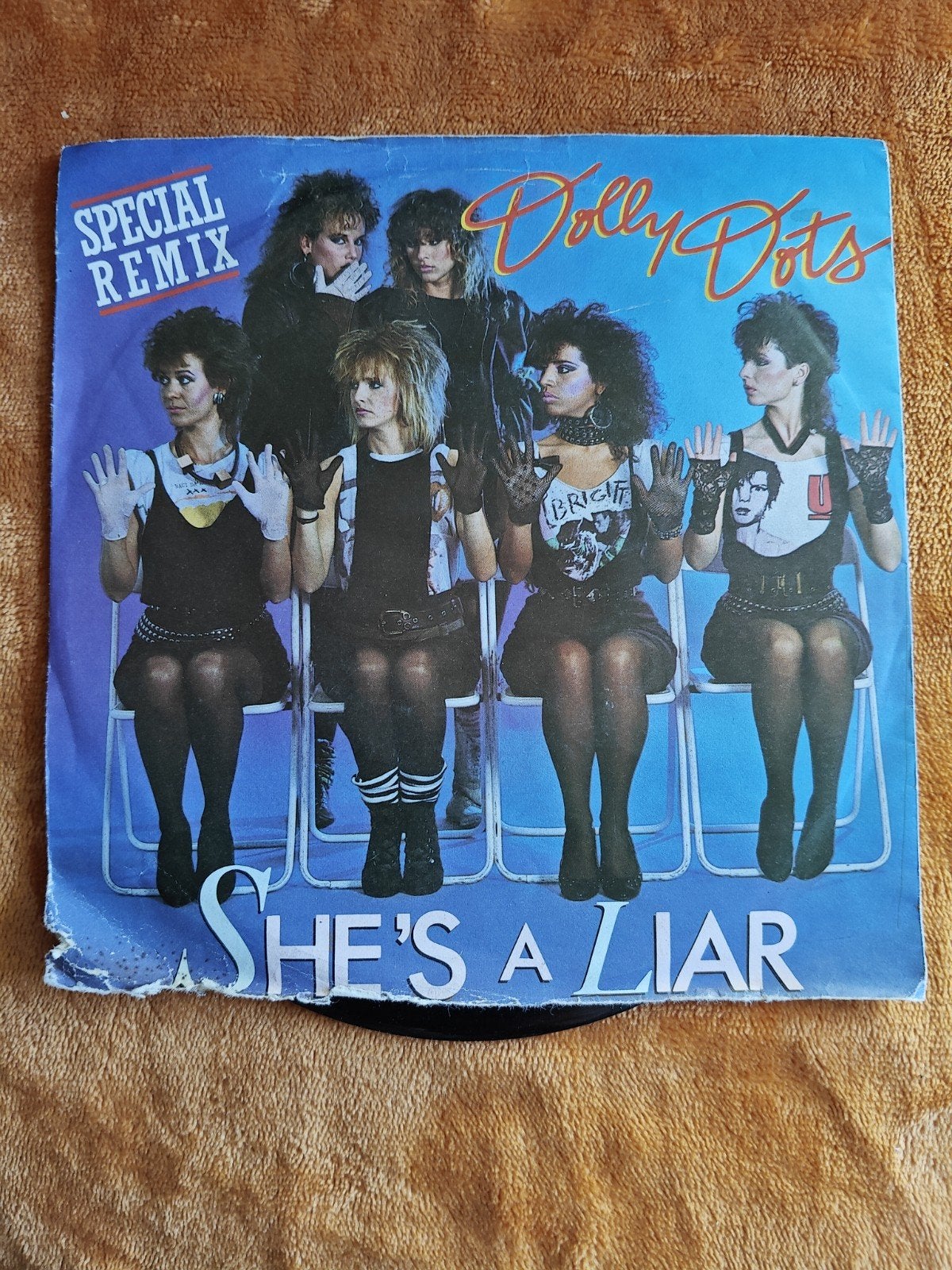 DOLLY DOTS, SHE'S A LIAR, Ophalen, Gebruikt