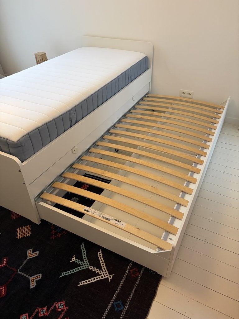 Ikea Släkt bedframe met onderbed incl. pocketveringmatras, Kinderen en Baby's, Kinderkamer | Bedden, Zo goed als nieuw, 180 cm of meer