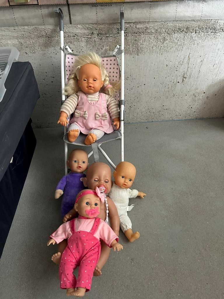 Poppen inclusief buggy en kleertjes, Ophalen, Zo goed als nieuw