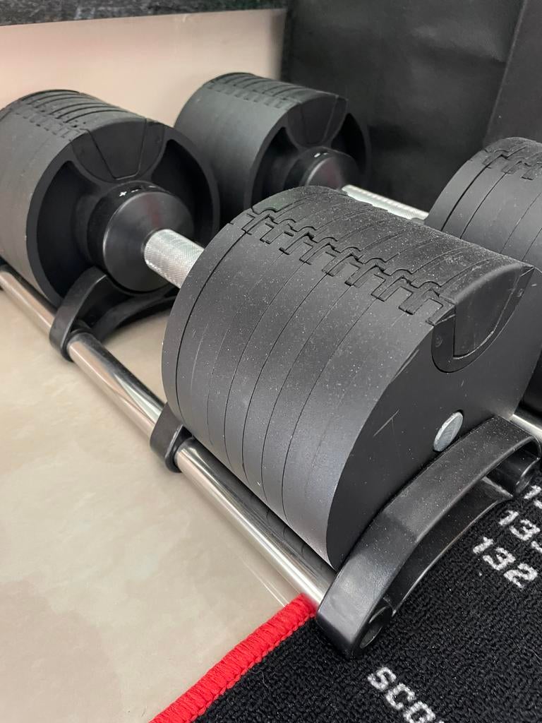 Verstelbare dumbells tot 32 kilo, Sports & Fitness, Équipement de fitness, Enlèvement, Comme neuf