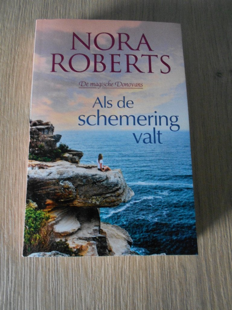 Nora Roberts - Als de schemering valt, Ophalen, Nieuw
