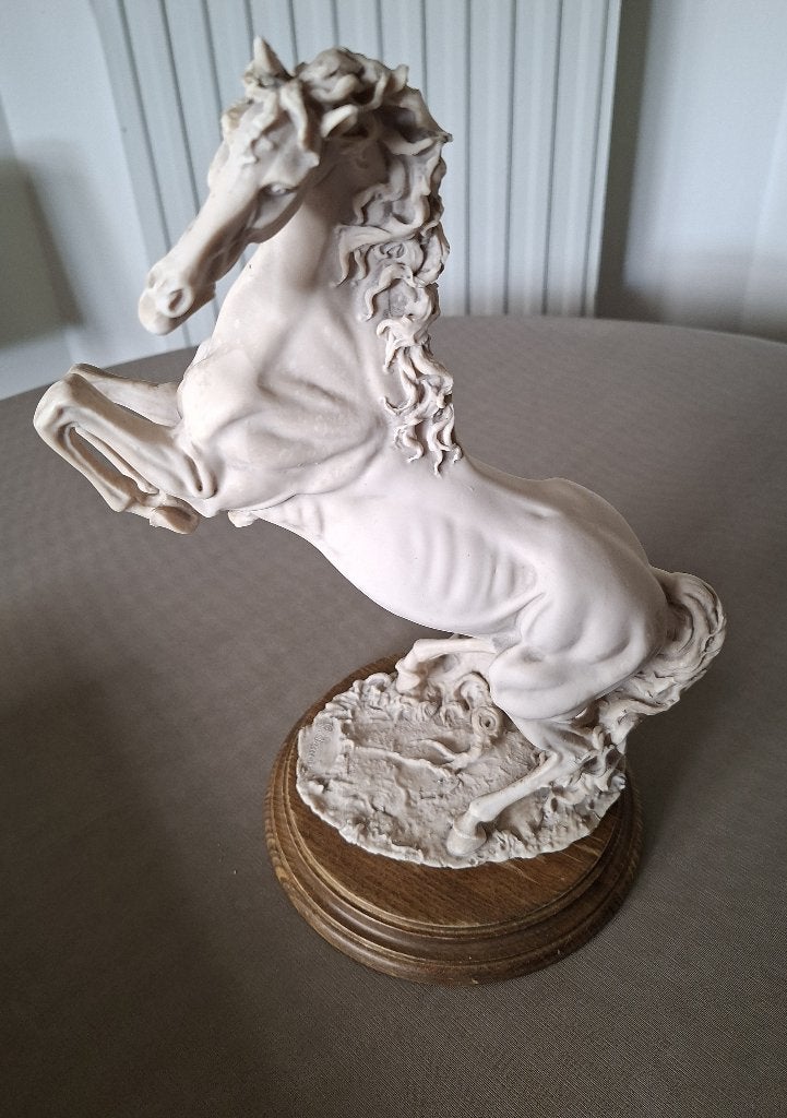 statue du cheval G. ARMANI, Enlèvement ou Envoi, Comme neuf, Animal