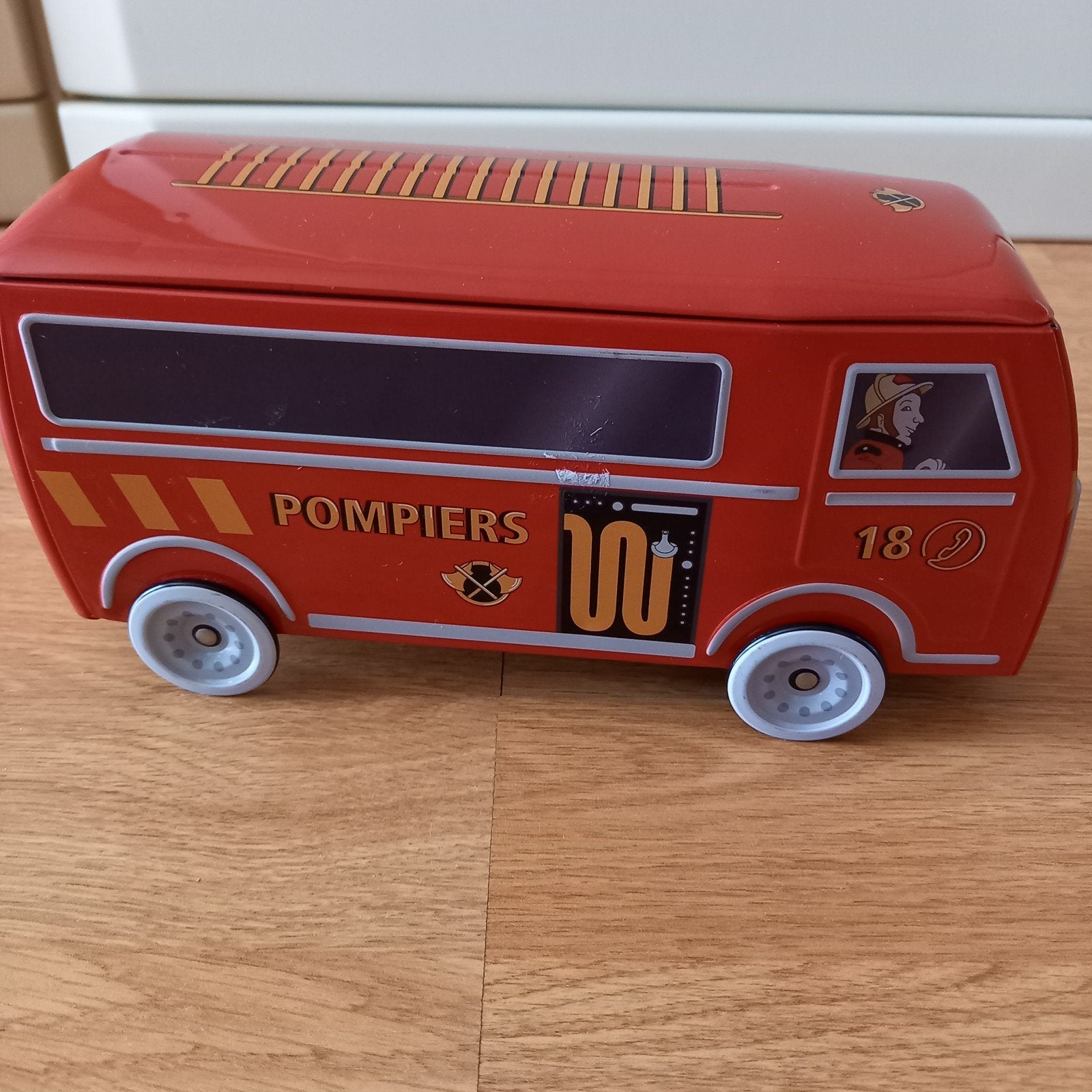 BOÎTE EN ÉTAIN POUR CAMION DE POMPIERS, Enlèvement ou Envoi