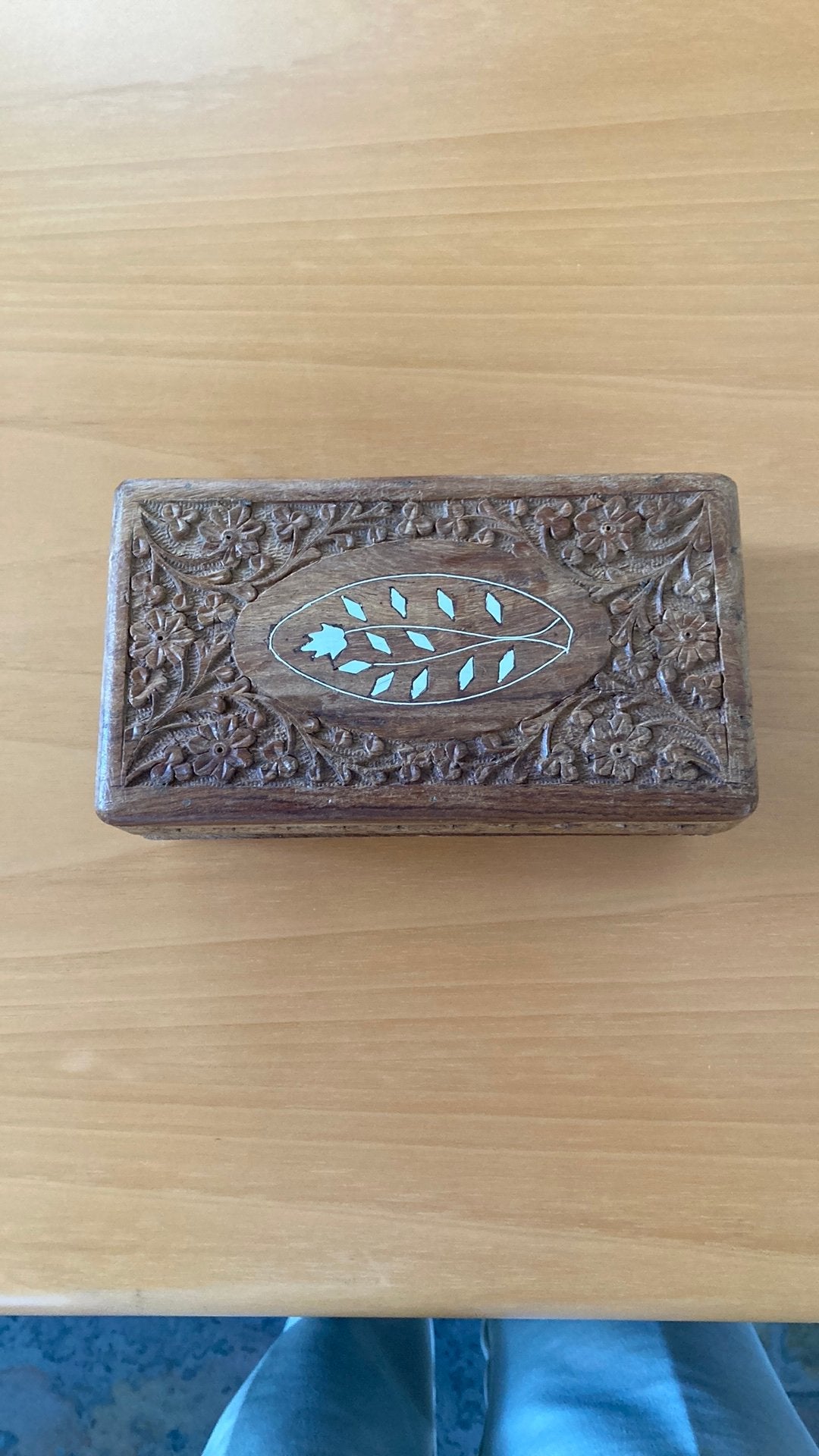 Coffret en bois sculpté et décoratif, Antiquités & Art, Envoi