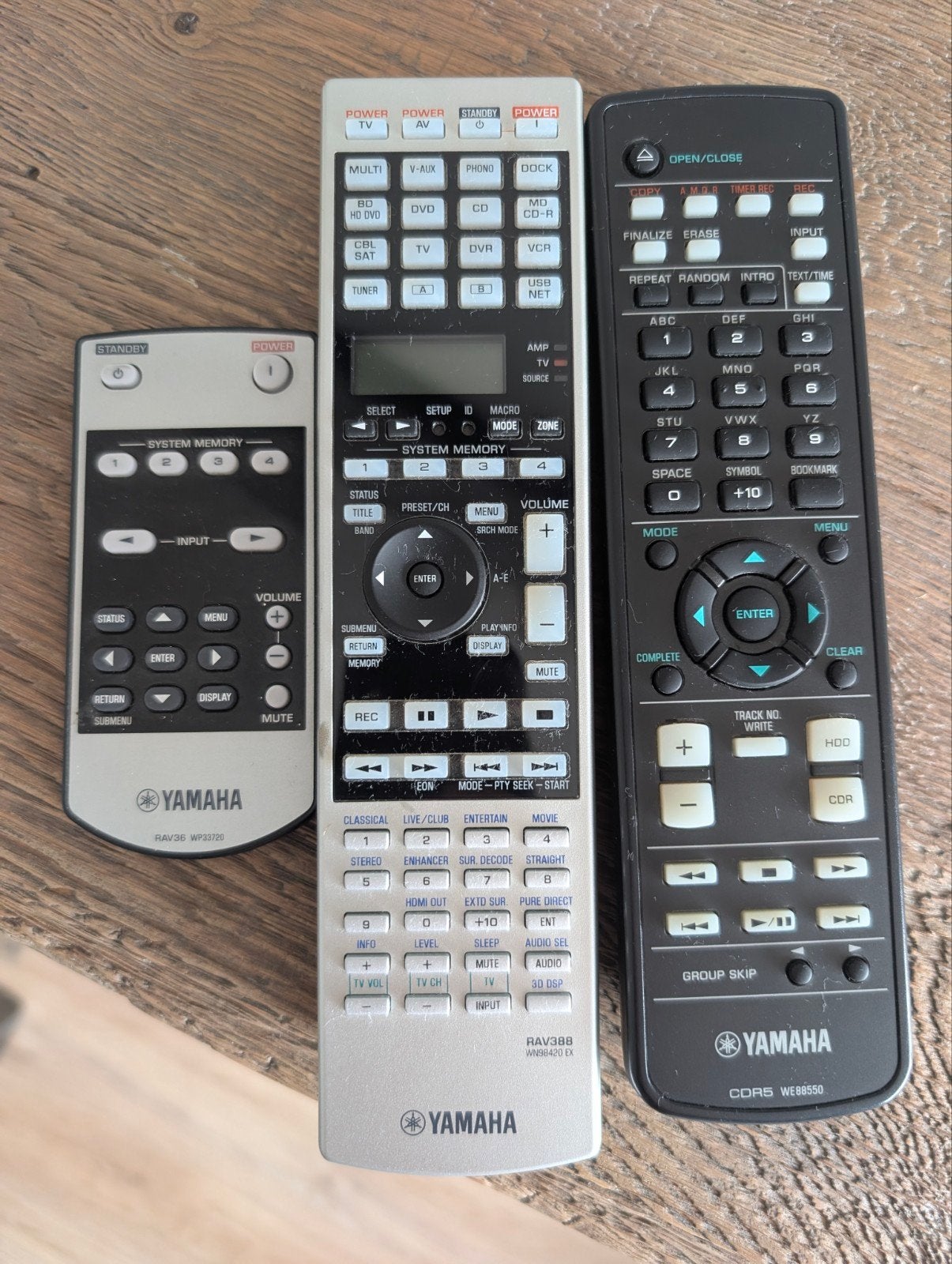 3 télécommandes Yamaha authentiques — modèles haut de gamme, Originale, Avec écran, Enlèvement ou Envoi, Utilisé