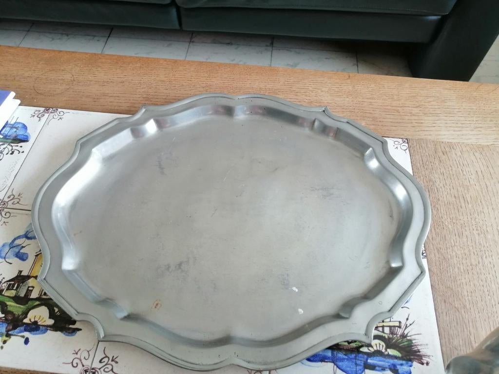 Grote tinnen schaal, Ophalen