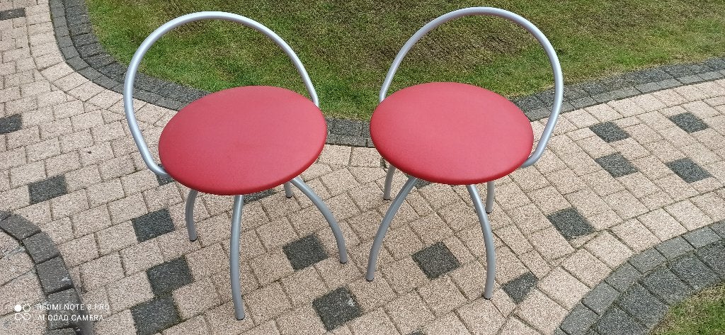 A vendre 2 tabourets pivotants de couleur rouge., Enlèvement, Comme neuf, Fer