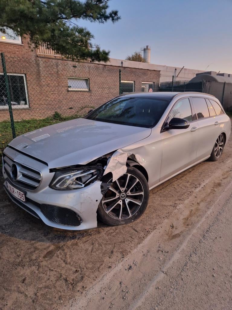 Mercedes-Benz E klasse 200d schade!, Auto's, Mercedes-Benz, Particulier, Automaat, Te koop