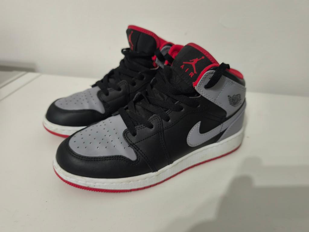 Jordan 1 taille 38.5, Enlèvement