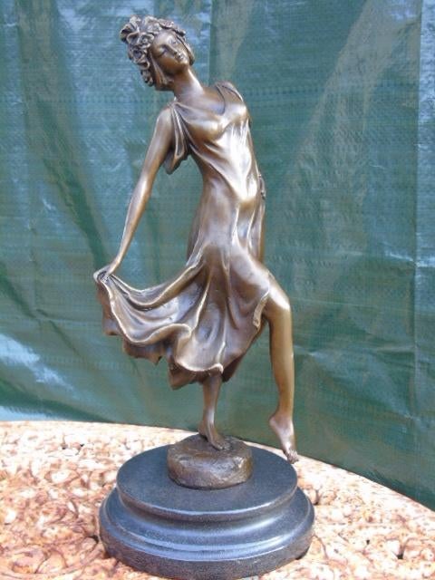 femme cheveux en fleurs en bronze signé, COLINET, Antiquités & Art, Antiquités | Bronze & Cuivre, Bronze, Enlèvement ou Envoi