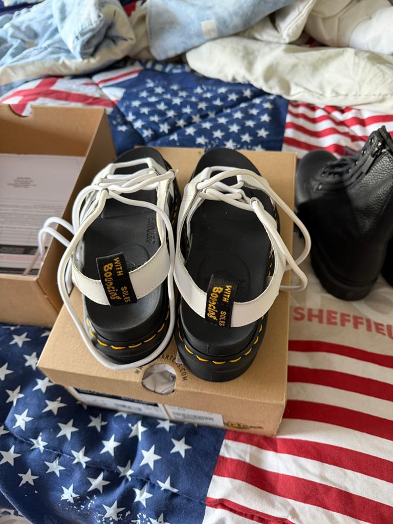 Dr martens sandalen maat 40 nieuw in doos, Ophalen of Verzenden, Nieuw