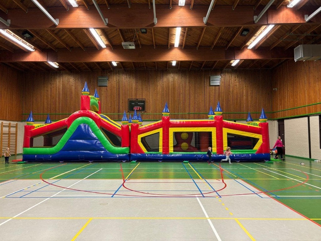 Springkasteel stormbaan 16 meter - ridderkasteel, Ophalen, Zo goed als nieuw