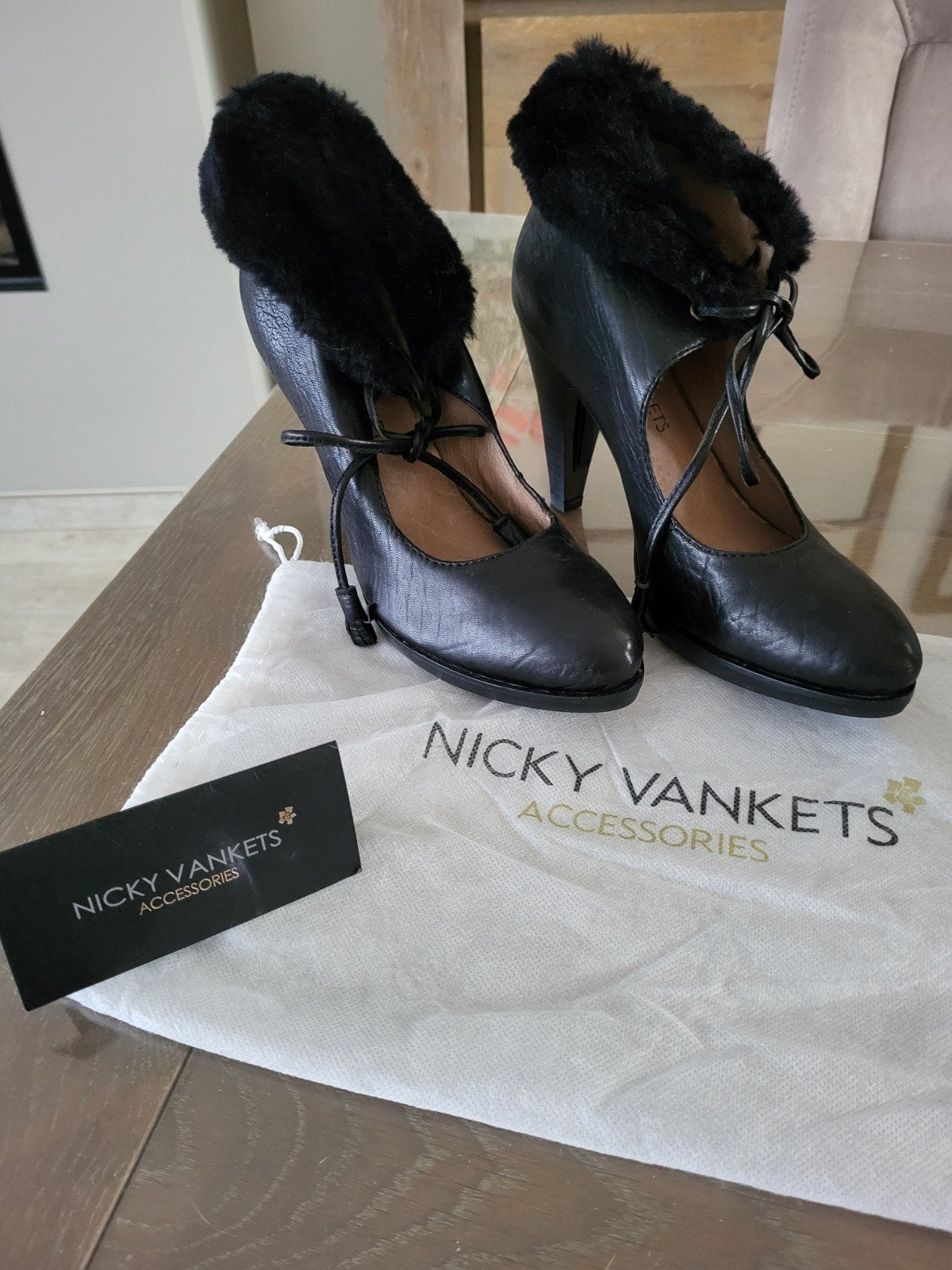 Zwarte nieuwe schoenen NICKY VANKETS . MAAT 39, Enlèvement