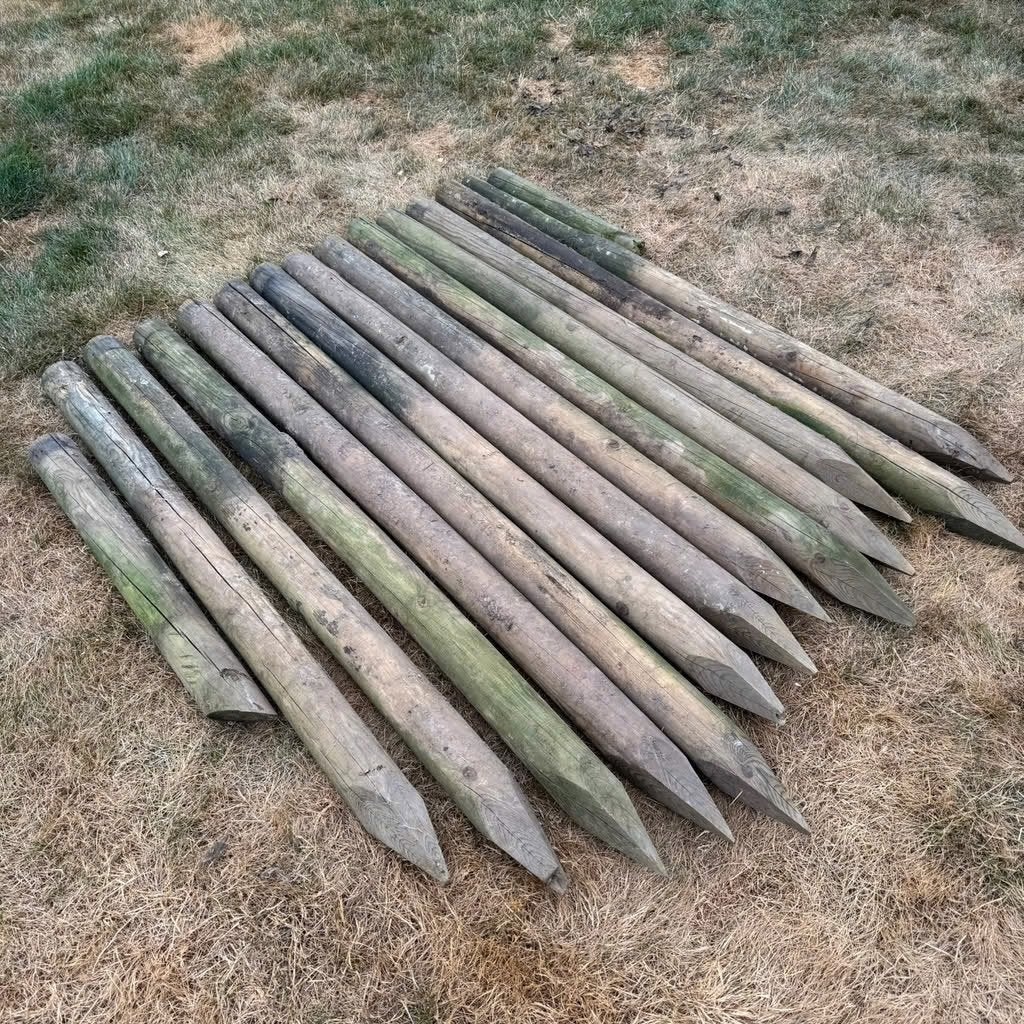 13 gebruikte houten boompalen 140 cm – Ø 7 cm, Enlèvement, Utilisé, Moins de 180 cm, Poteaux