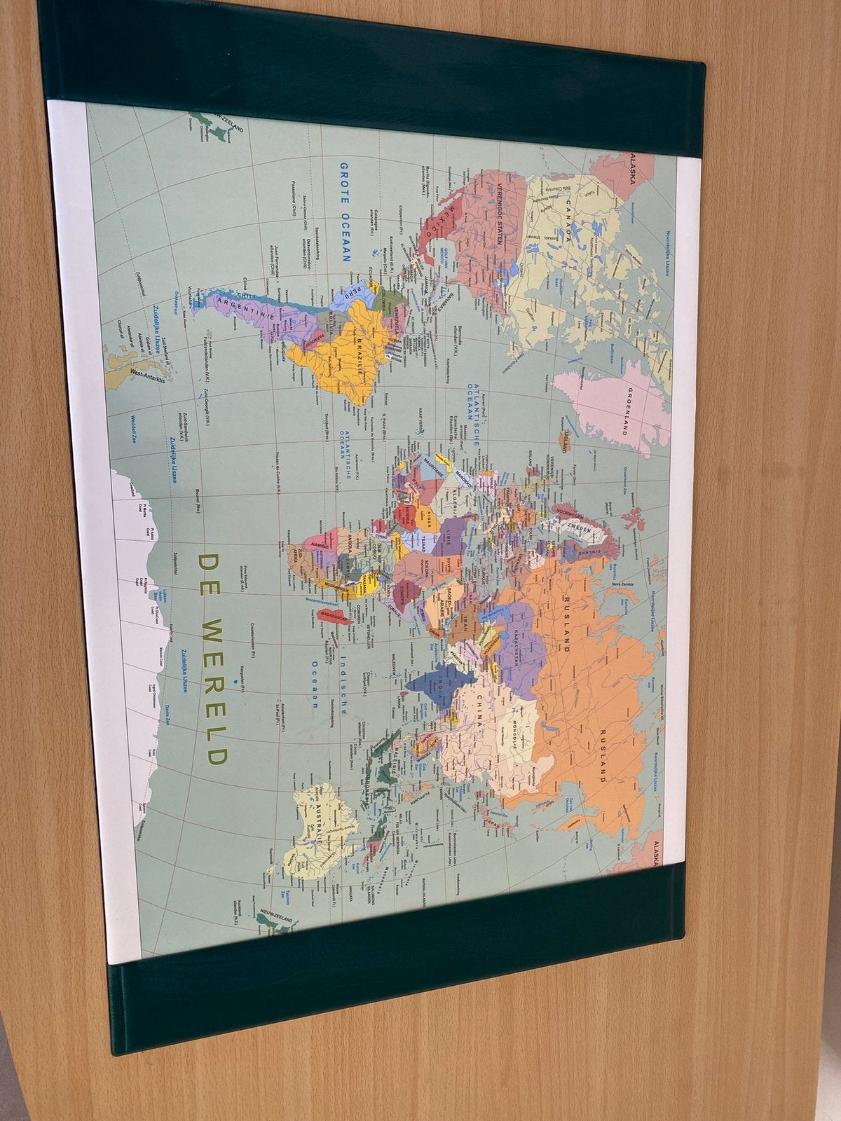 Tapis de bureau carte du monde, Enlèvement