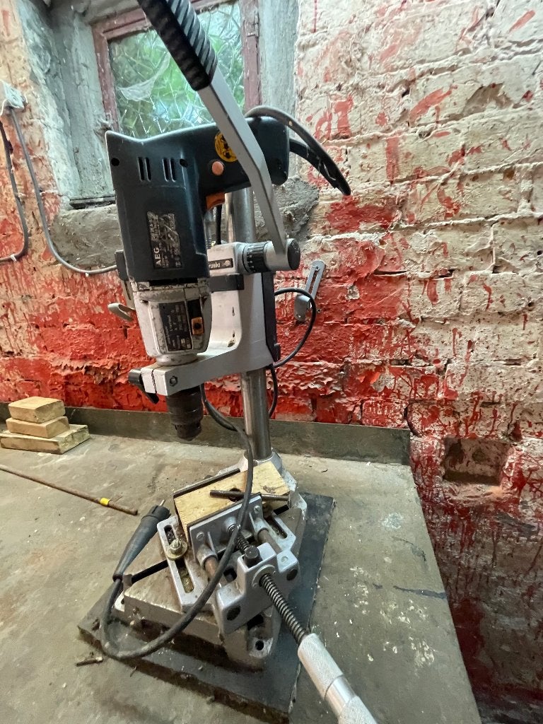 boormachine en afkortzaagmachine, Gebruikt, Variabele snelheid, 400 tot 600 watt, Ophalen