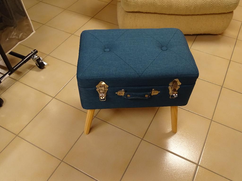 Pouf coffret de rangement sur pied, Comme neuf, Enlèvement, Rectangulaire, Moins de 50 cm