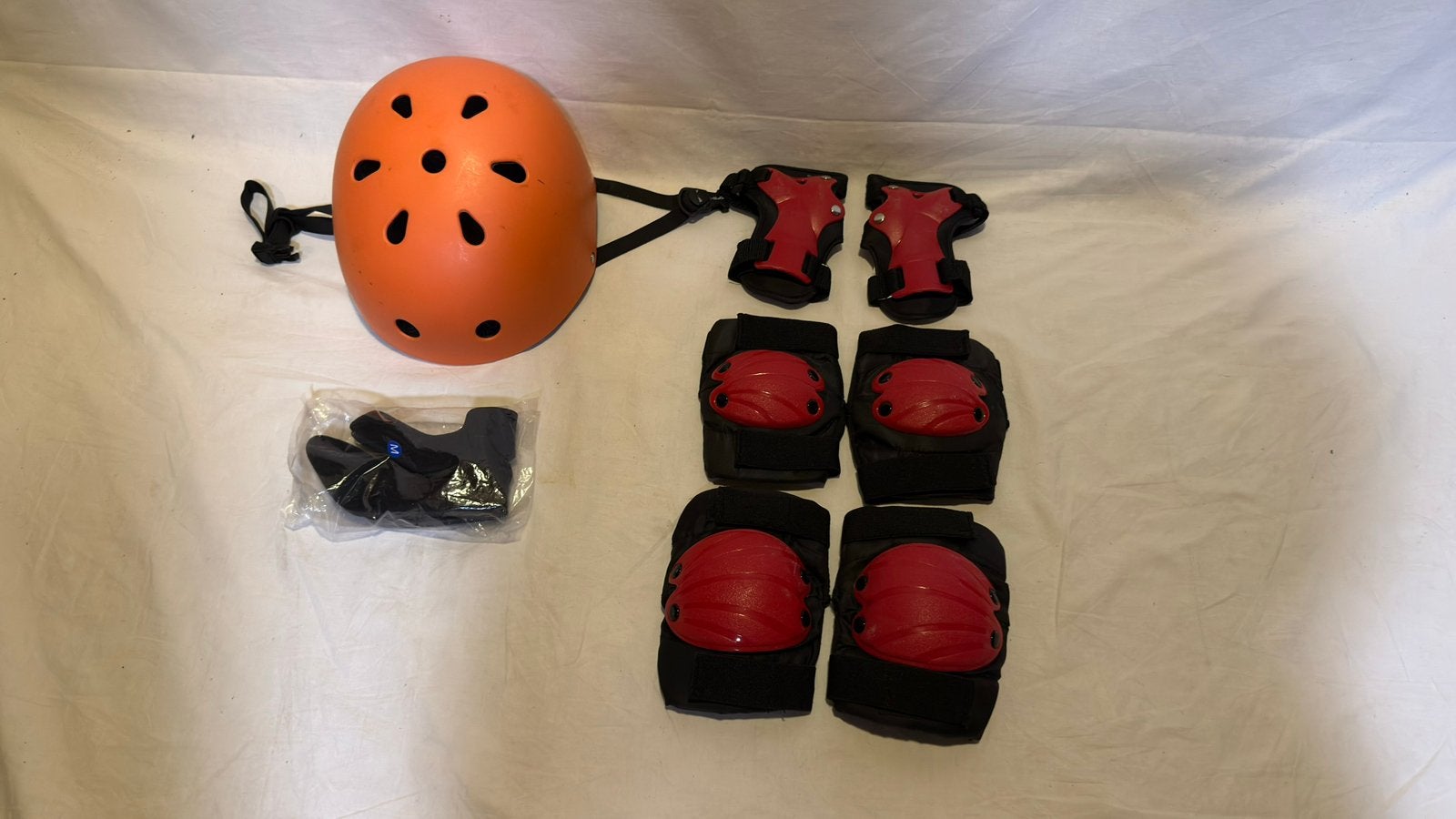 Skatebord Helm Maat S/M & Pols, Elleboog & Knie Bescherming!, Sport en Fitness, Skateboarden, Ophalen of Verzenden, Zo goed als nieuw