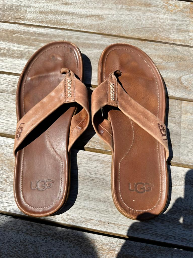 UGGS slippers - Maat 43, Kleding | Heren, Ophalen of Verzenden, Zo goed als nieuw, Slippers