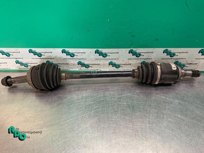 Arbre de transmission avant gauche d'un Toyota Yaris (Yaris, -, 3 mois de garantie, Toyota, Utilisé