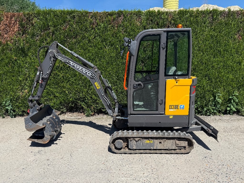 MINI-PELLE VOLVO EC18E, Articles professionnels, Machines & Construction | Grues & Excavatrices, Excavatrice, Enlèvement