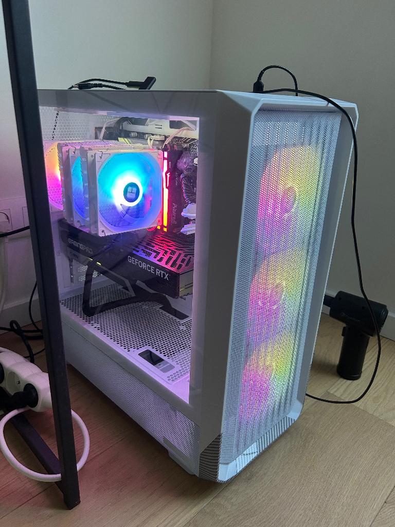 HOOGWAARDIGE GAMING-PC - RTX 5070 TI, Computers en Software, Desktop Pc's, Zo goed als nieuw, 4 Ghz of meer, SSD, 32 GB, Met videokaart
