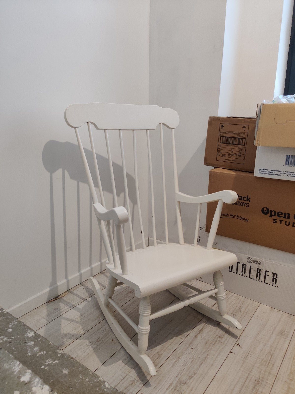 Witte schommelstoel, Huis en Inrichting, Stoelen, Ophalen, Zo goed als nieuw, Wit, Hout