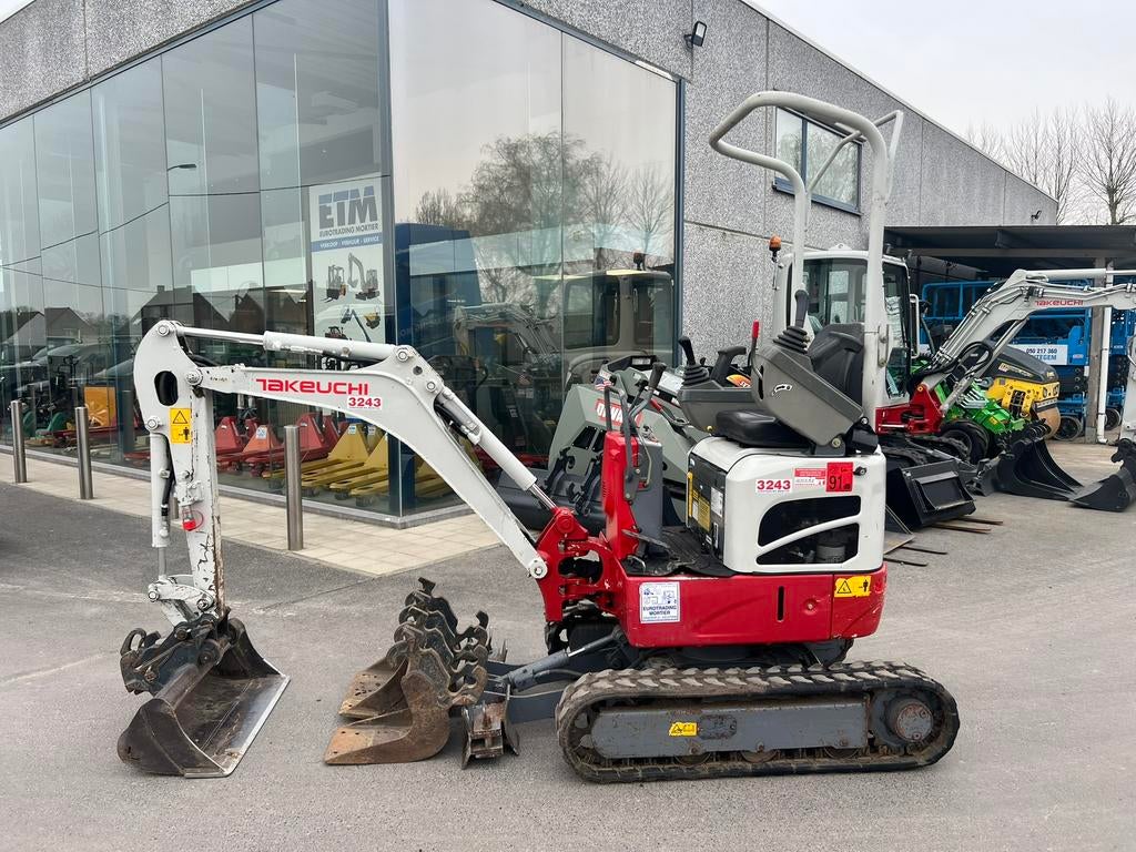 Takeuchi TB210R, Enlèvement, Excavatrice