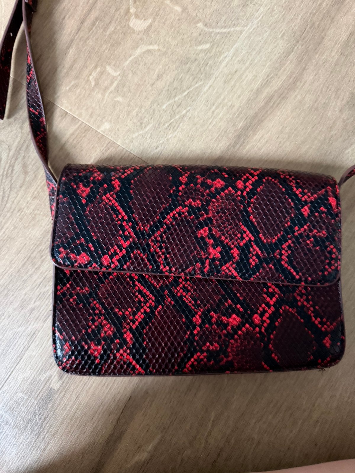 Handtas croco rood, Enlèvement, Comme neuf