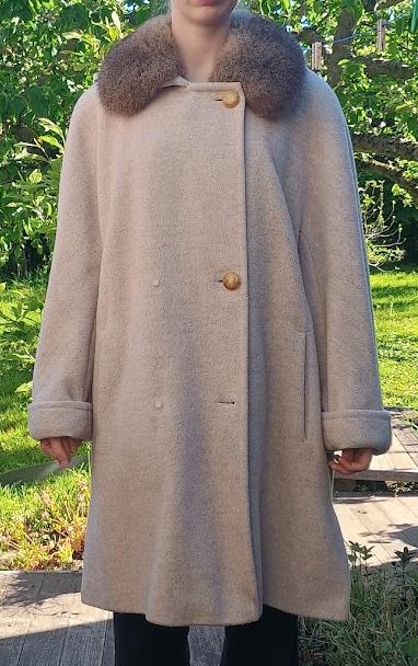 vintage beige jas wol  met bontkraag, Wit, Maat 42/44 (L), Ophalen of Verzenden, Gedragen