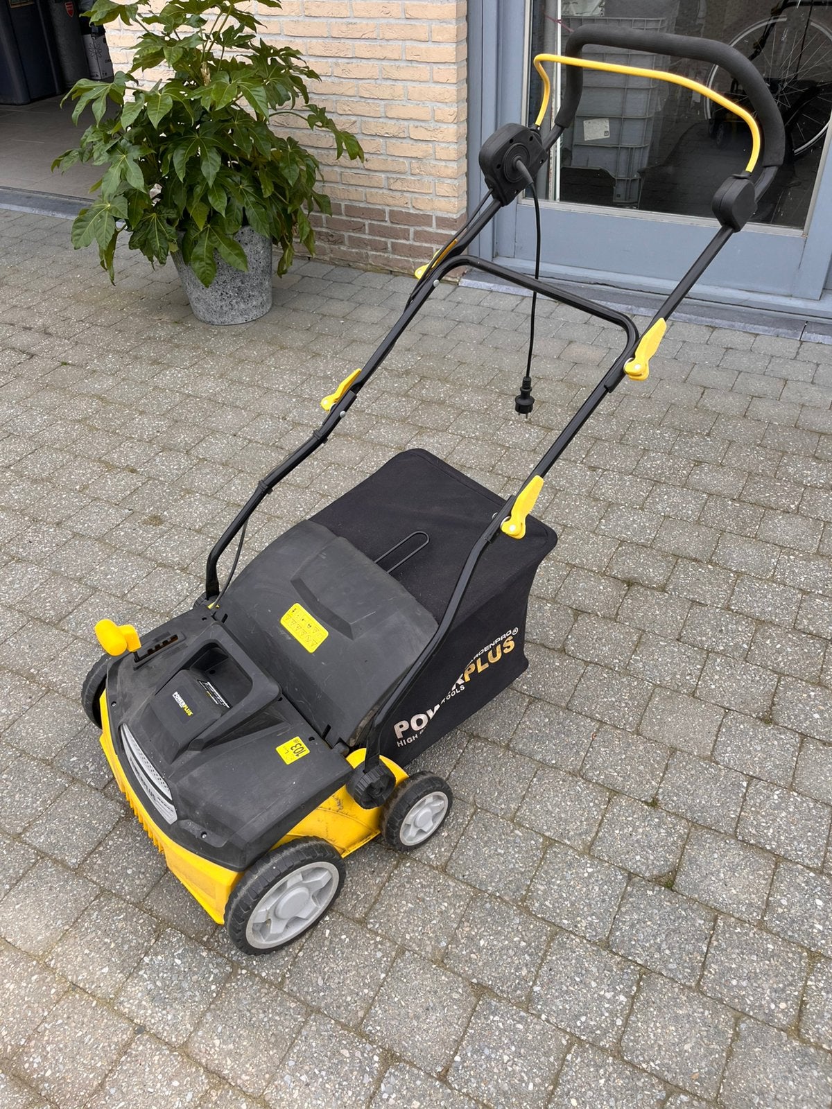 Verticuteerder, ontmosser, Tuin en Terras, Ophalen, Zo goed als nieuw