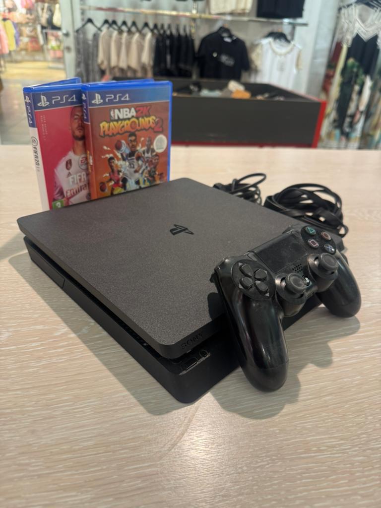 PS4 Slim + 2 Games + Originele Controller, Games en Spelcomputers, Spelcomputers | Sony PlayStation 4, Zo goed als nieuw, Ophalen of Verzenden
