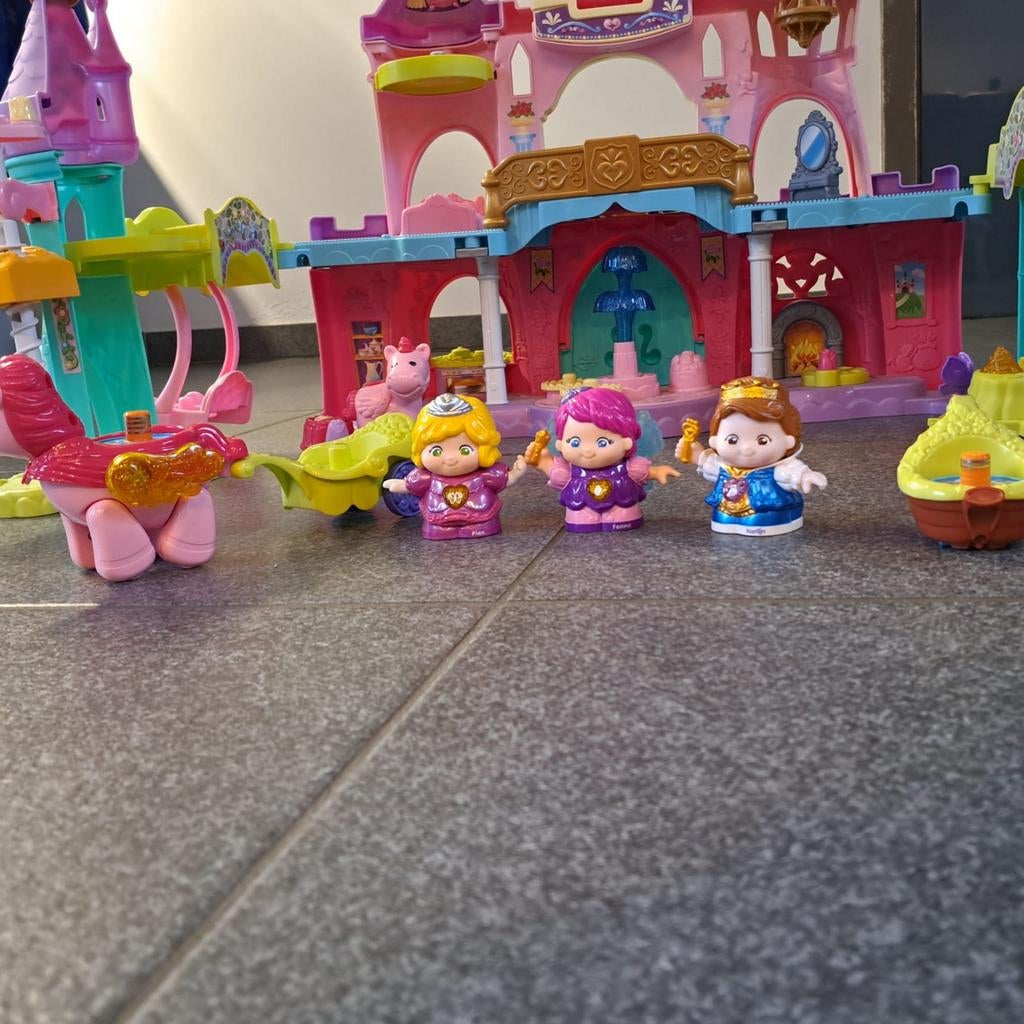 Vtech vriendjeskasteel met allerl attributen, Kinderen en Baby's, Ophalen