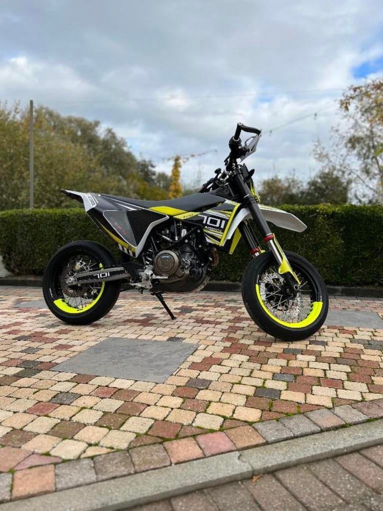 Husqvarna 701 sm supermoto 2022, Autres marques, Comme neuf, Enlèvement, 700 cm³
