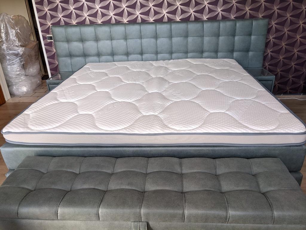Boxspring bed 2mx2m hoofdbord, nachtkastjes en voetbank., Ophalen, Gebruikt, Overige maten, 200 cm