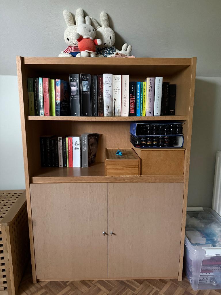 2 Boekenkasten, Huis en Inrichting, Ophalen, Met deur(en), 100 tot 150 cm, Scandinavisch
