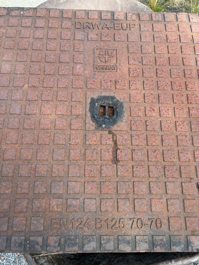 Gietijzeren deksel voor regenput, Doe-het-zelf en Bouw, Ophalen, Zo goed als nieuw, IJzer