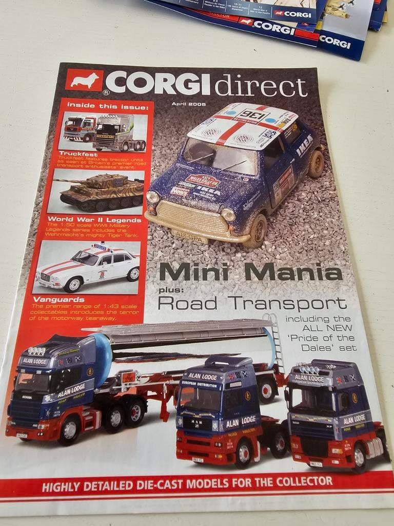 Catalogue Corgi Direct d'avril 2005, avec différents moulage, Enlèvement ou Envoi